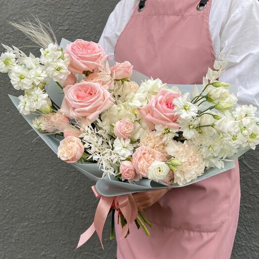 Ramo de autor de Hortensias blancas y rosas fragantes Pink Ohara