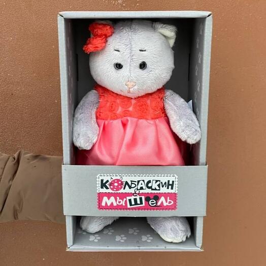 Мышель в красном платье
