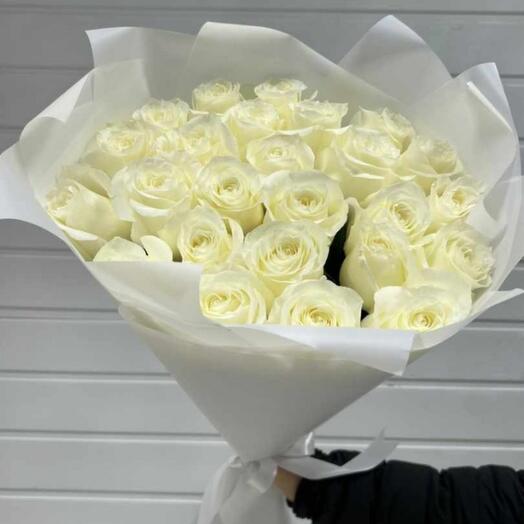 Bouquet of white roses