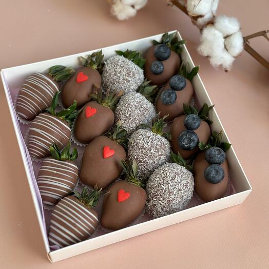 Strawberries in milk chocolate / birthday gift