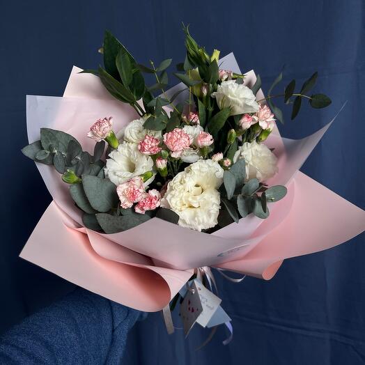 Eustoma and carnation