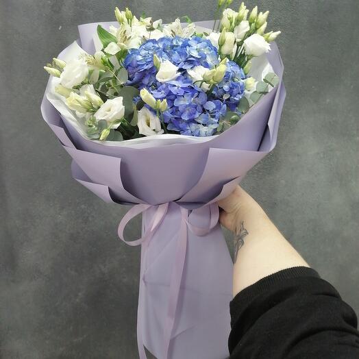 Violla hydrangea and eustoma