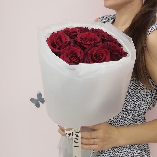9 rosas en un paquete redondo