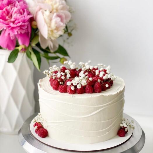 Торт с ягодками малины