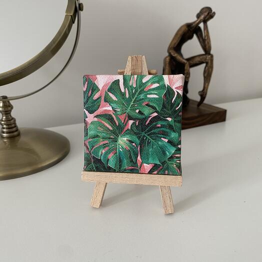 Мини мольберт с изображением зеленых растений на розовом фоне