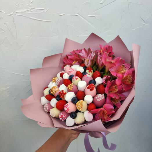 Ramo de fresas cubiertas de chocolate con alstroemeria