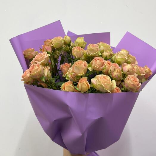 Букет из кустовой розы