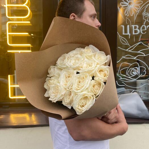 Ramo de 15 rosas blancas en artesanía