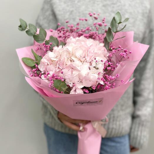 Ramo "Hortensia rosa Aireada y gypsophila"