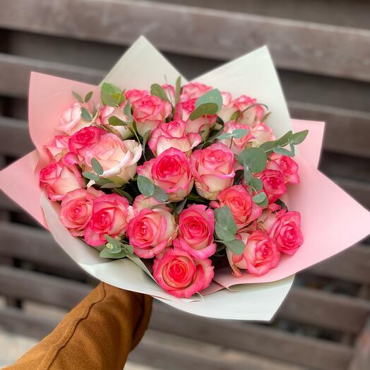 Bouquet of 31 bright Jumilia roses with eucalyptus