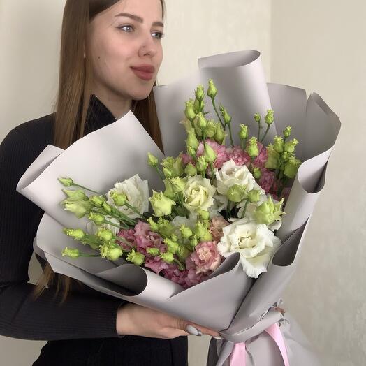 Delicate bouquet with lace eustoma