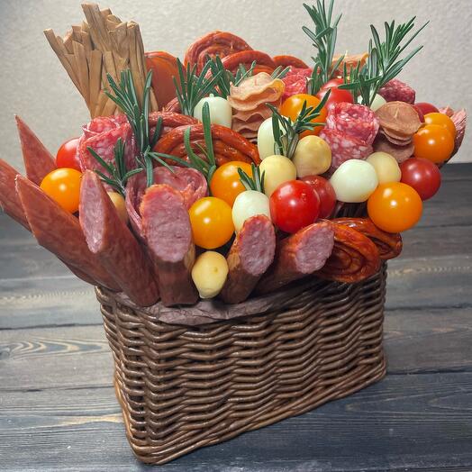 Мясная корзина «Просто крассавчик»
