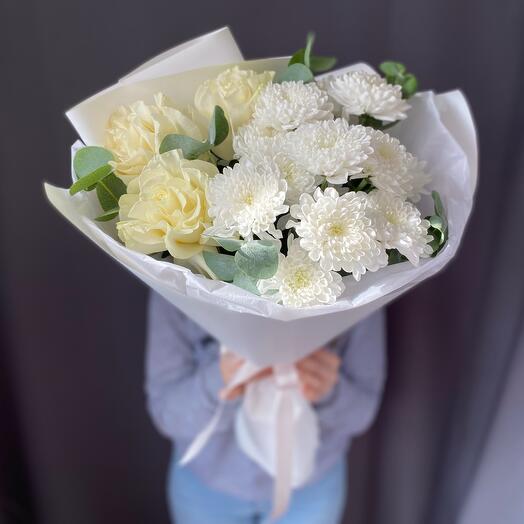 Белая Роза с хризантемами