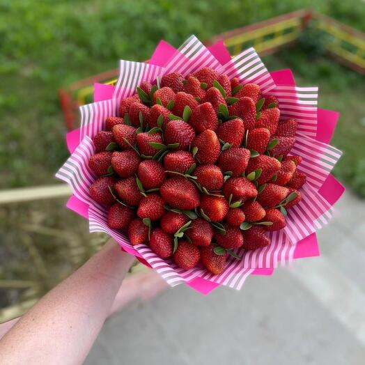 Клубничный букет