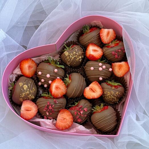 Клубника в шоколаде сердце (10-12шт)