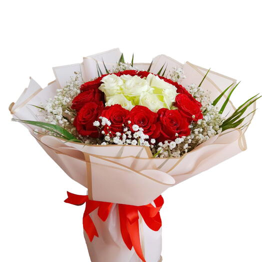 Elegant White and Red Rose Flower Bouquet Perfect for Any Occasion