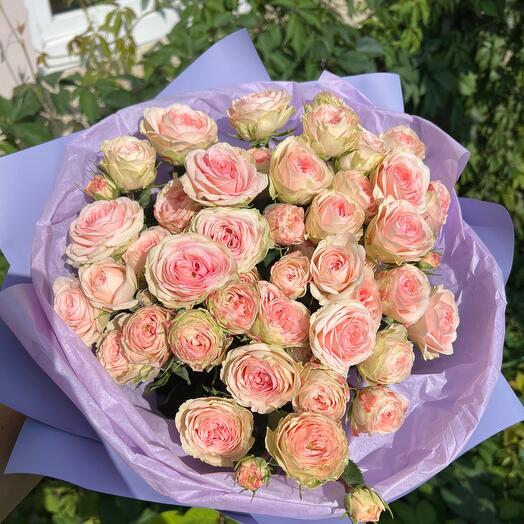 Букет из кустовых роз