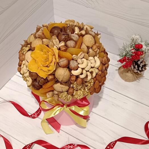 Ореховая шляпная композиция