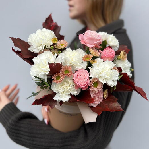 Cappuccino Box (Rose, Dianthus, Santini, Oak)