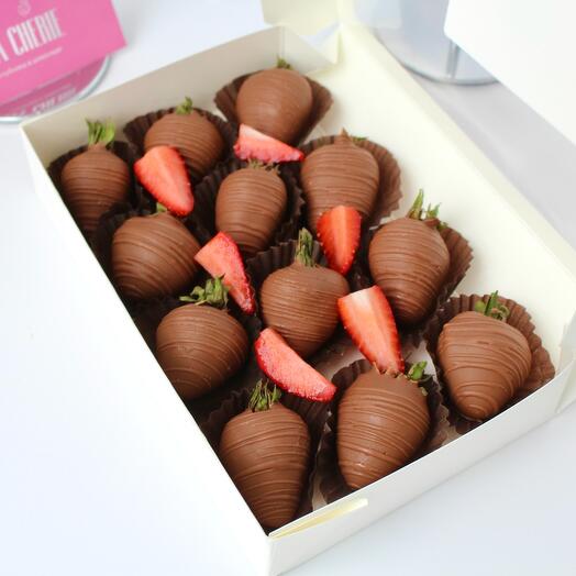 Клубника в шоколаде набор «Классика» 12-16 ягод