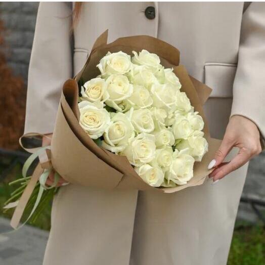 21 Белая роза 50см в крафте