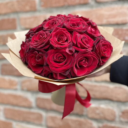 Mini-bouquet of red roses