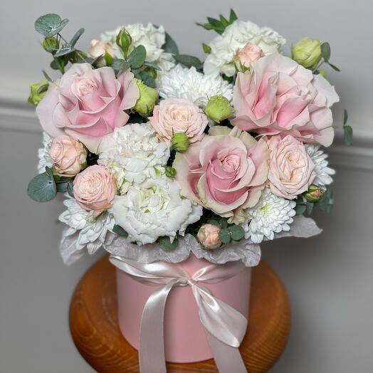 Composition with delicate roses