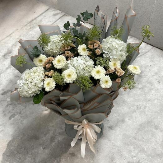 Mix white flowers bouquet 💐