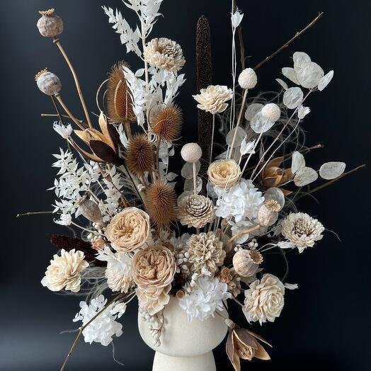 Интерьерная композиция из стабилизированных цветов и сухоцветов 🤎