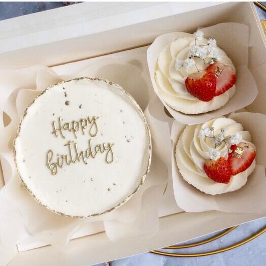 Бенто торт и 2 капкейка «Happy Birthday»