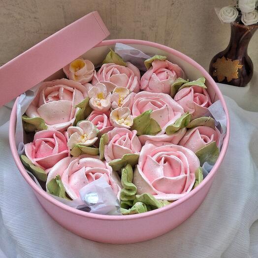 Зефирные розы в шляпной коробке для мамы и любимой девушке