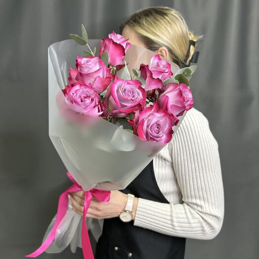 Monobucket of 7 pink roses