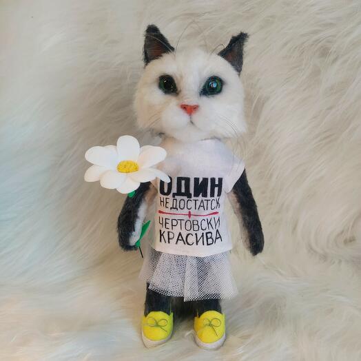 Кошка "Чертовски Красива"