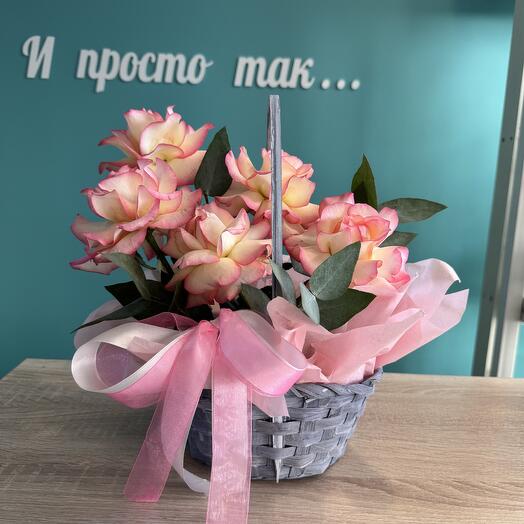 Корзина с французскими розами