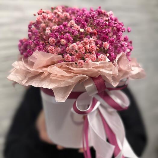Красный Гипсофил в шляпной коробке