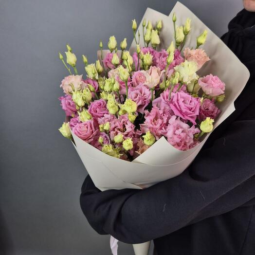 Букет из 11 розовых лизианусов