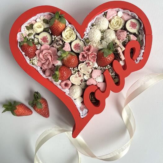 Сердце с клубникой