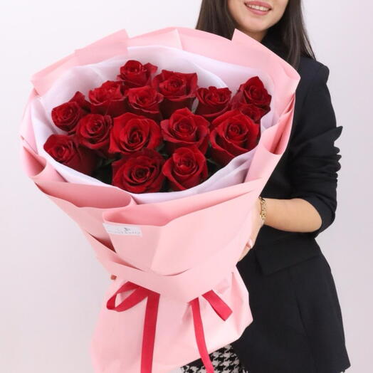 15 красных роз