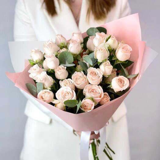 Delicate pink bush roses. Bouquet 200