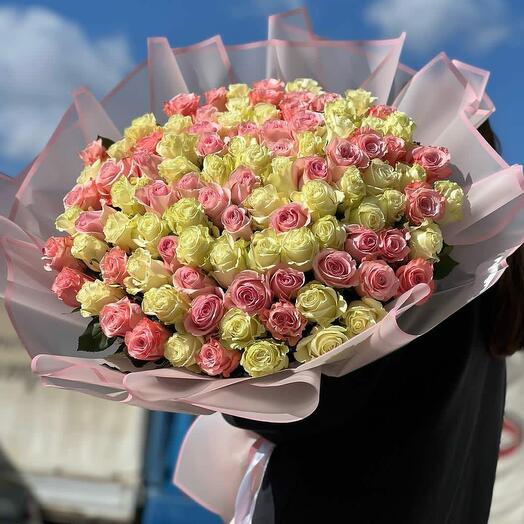Нежный микс из 101 розы