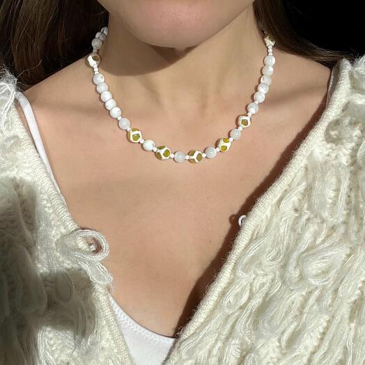 Колье из агата, перламутра и цирконов 🤍