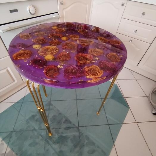 СТОЛ ИЗ ЖИВЫХ РОЗ И ЭПОКСИДНОЙ СМОЛЫ