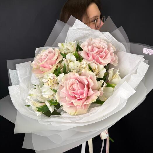 Роза французская и альстромерия