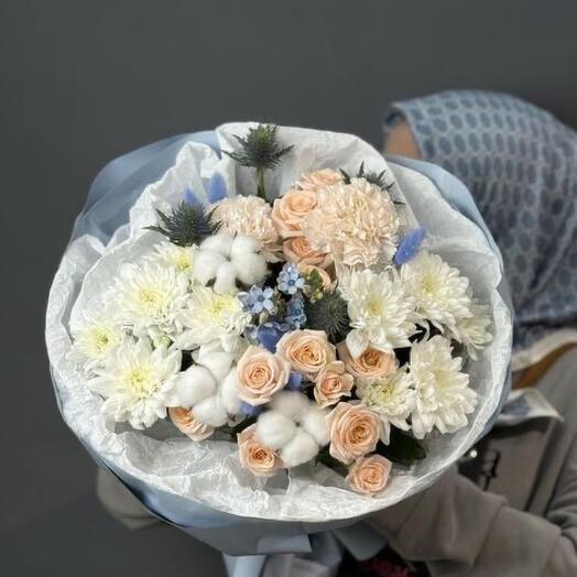 Букет  «Северное сияние» | хризантема кустовая, розы, эрингиум