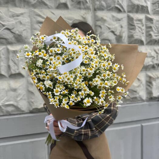 Букет из кустовых ромашек