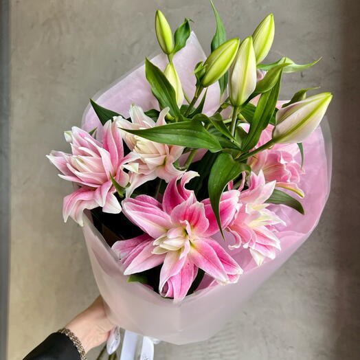 Букет из роскошный пионовидных лилий