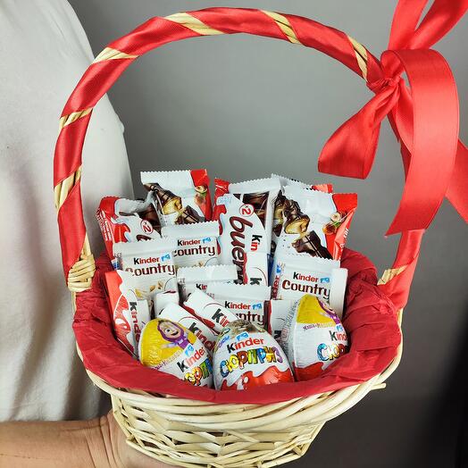 Корзина с киндер шоколадом (Kinder)