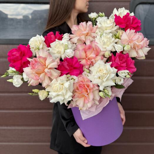 Коробка из французских роз микс и лизиантуса
