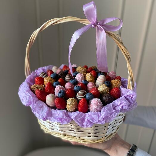 Мини корзиночка из клубники