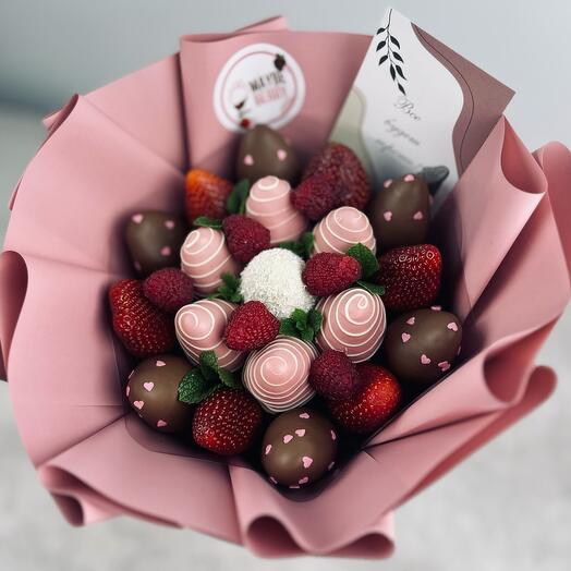 Bouquet "With love" (Size: S (18-19 flowers))